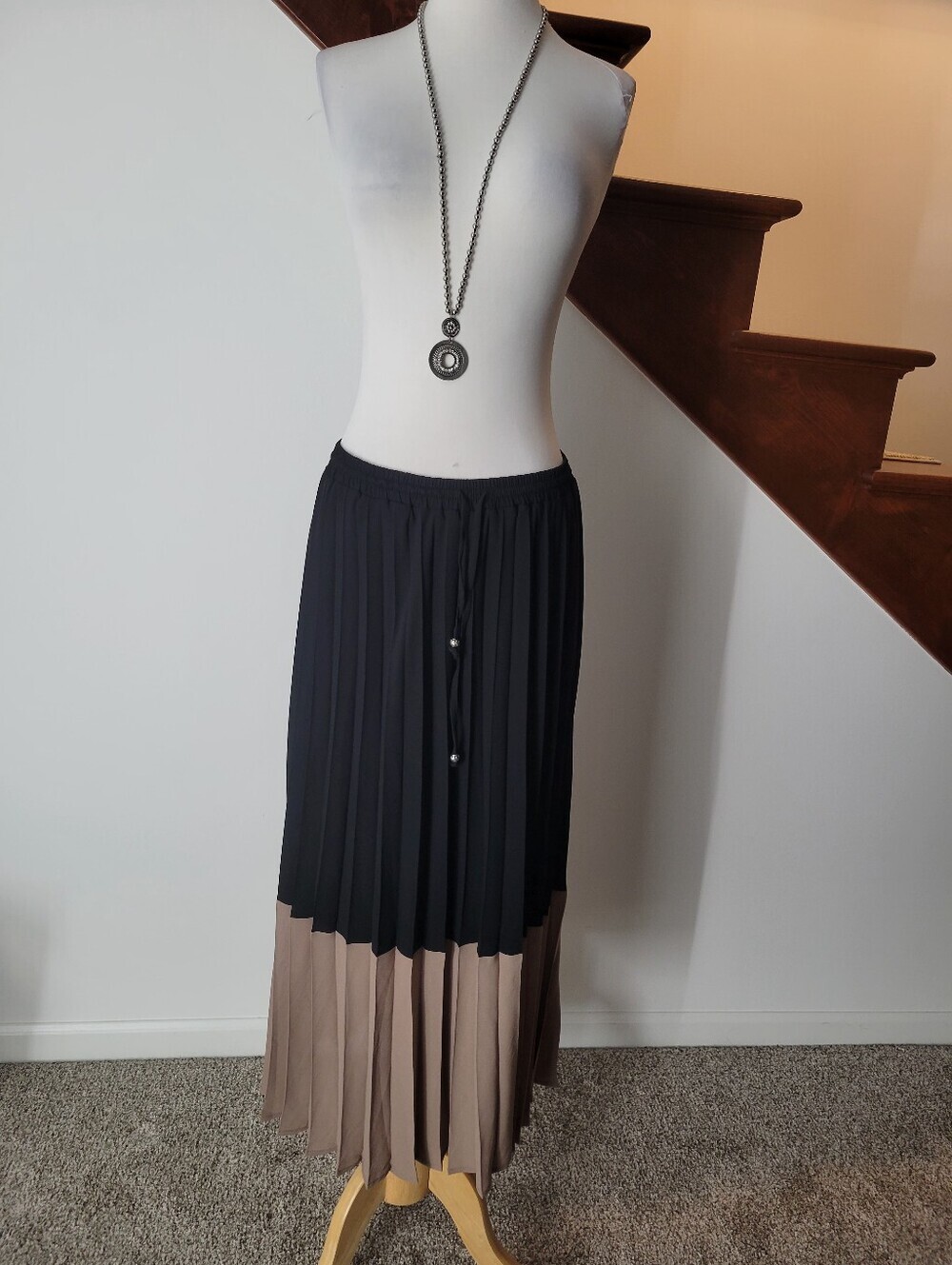 Adrianna Papell Black and Beige Pleated Midi Skirt Size XL New